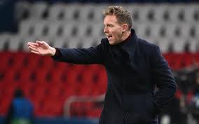 Julian Nagelsmann donnant des consignes au cours d'un match